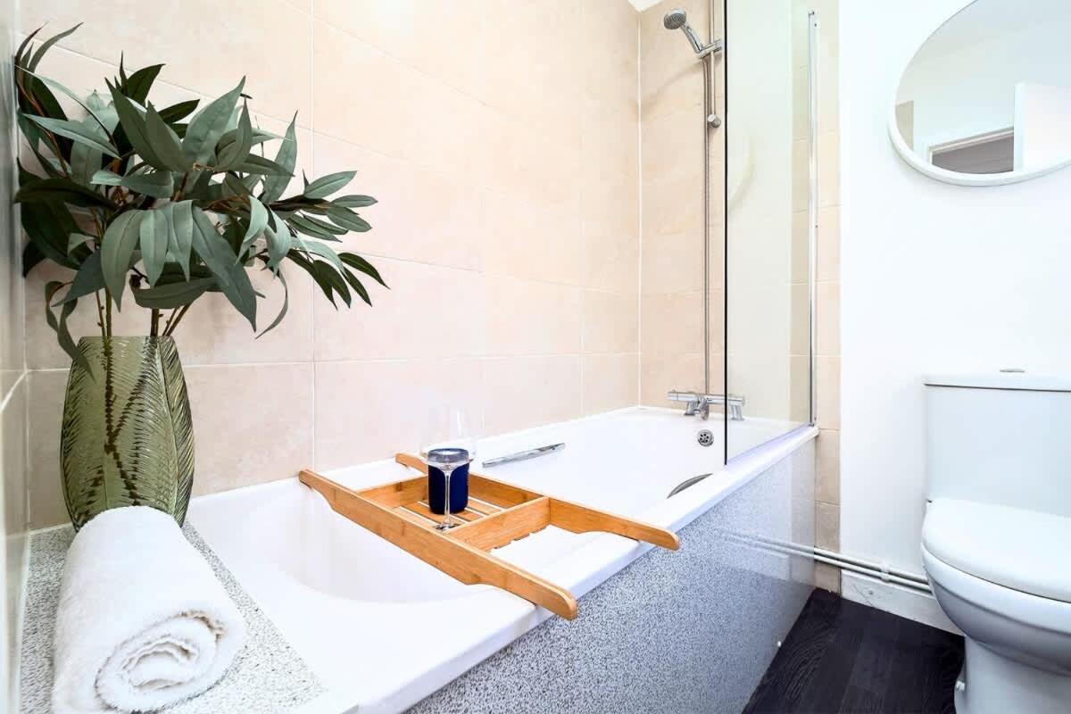 Penkhull House By Truestays - 4 Bedroom House In Stoke-On-Trent エクステリア 写真