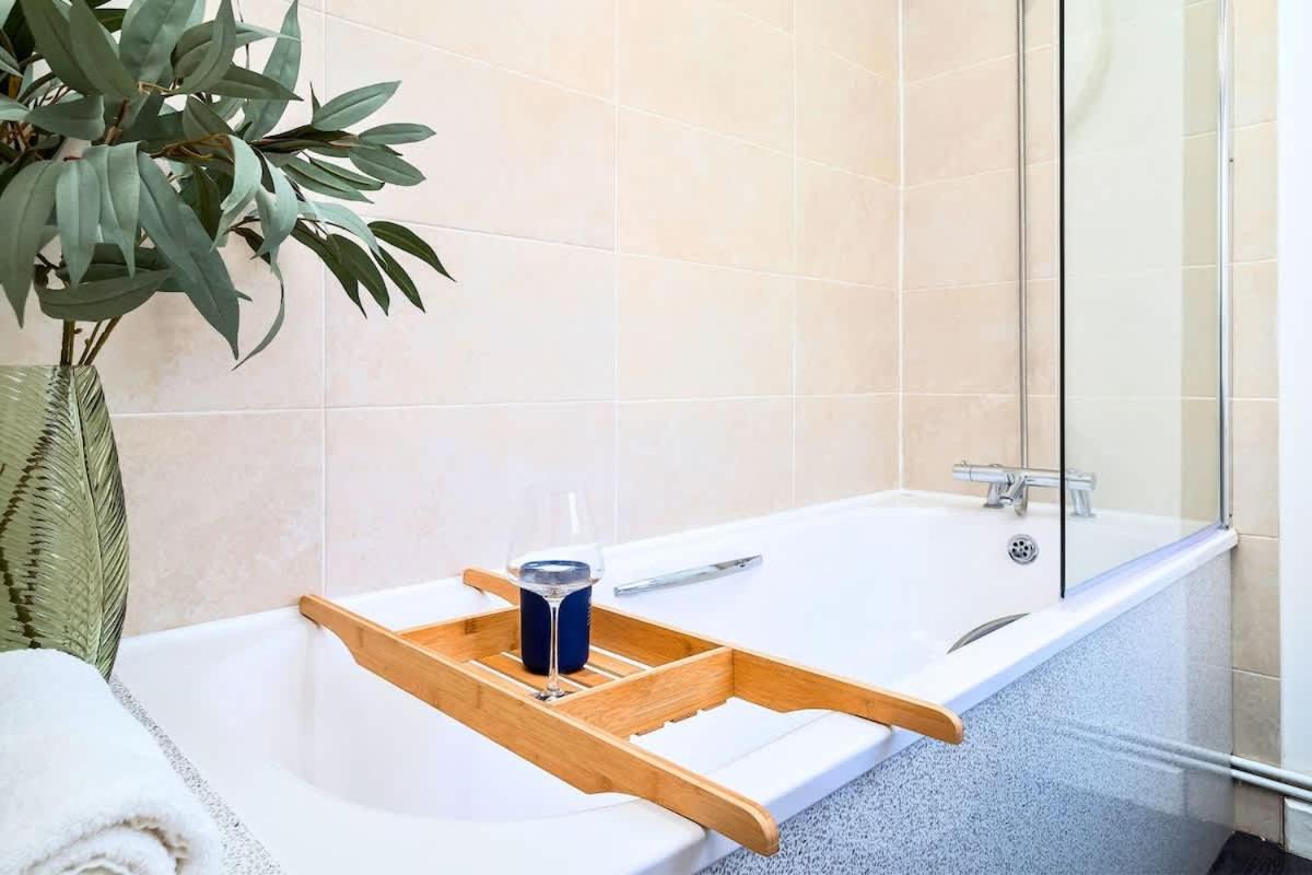 Penkhull House By Truestays - 4 Bedroom House In Stoke-On-Trent エクステリア 写真